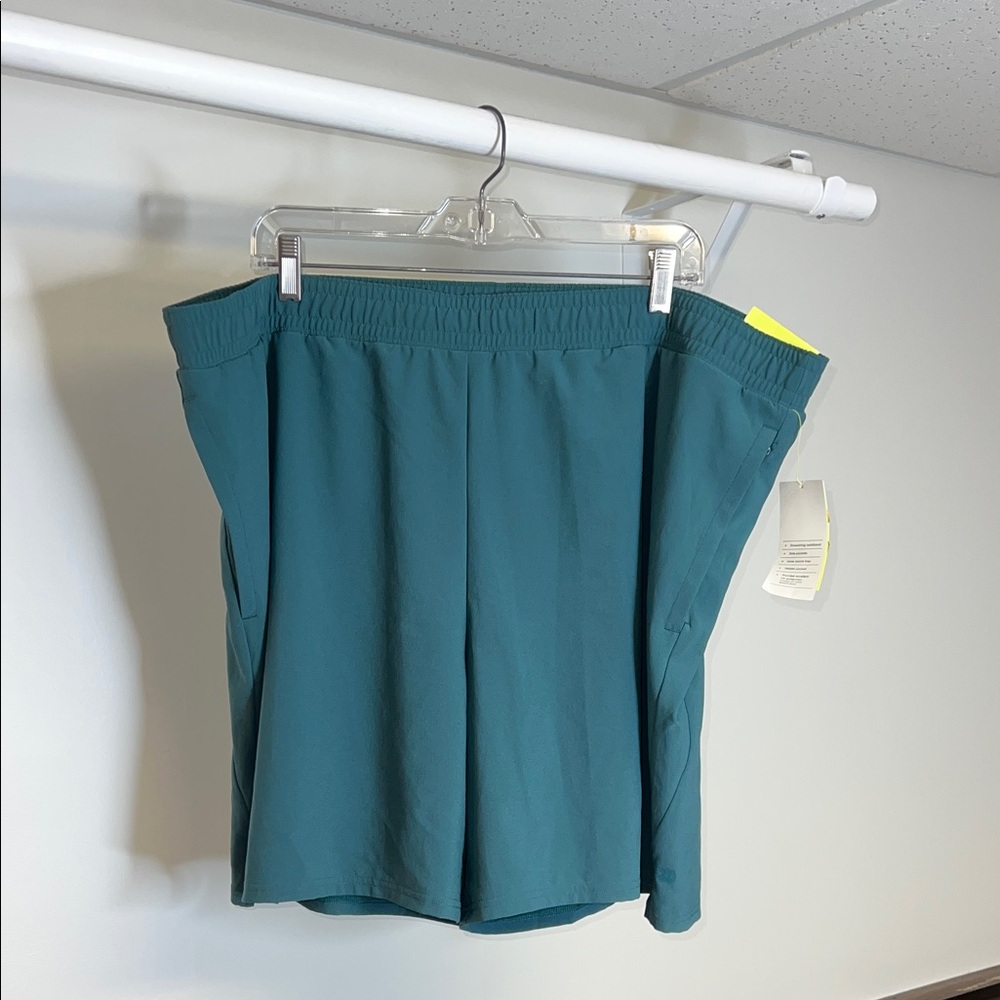 NWT All In Motion Men’s Teal Elastic Waist Shorts- XXL